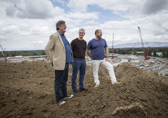 Stephen Fry, Tim Cook and Jony Ive (left to right) (Photo: Gabriela Hasbun for The Telegraph)